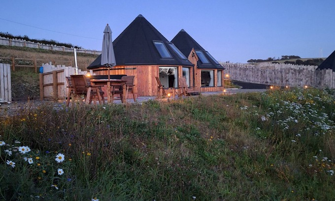 Cribyn Cottage | YR AWEN - INSPIRATION, romantic, luxury holiday cottage in Lampeter