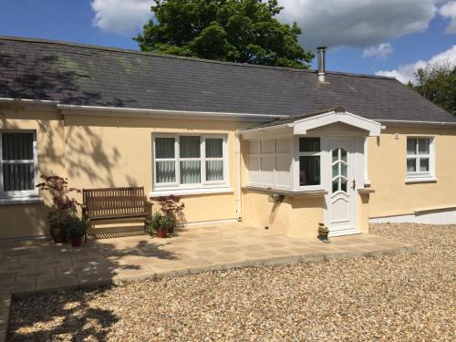 Carmarthen House | Yr Hafan