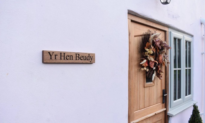 Llanybri House | Yr Hen Beudy, Barn Conversion, Sleeps 4, Dogs Ok