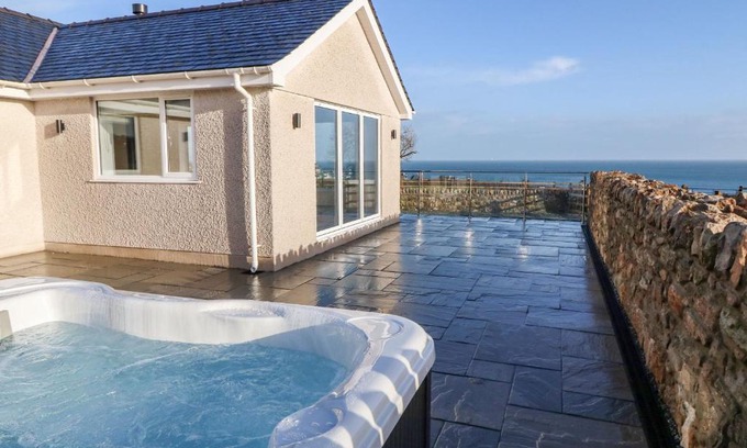 Moelfre House | Yr Hen Feudy