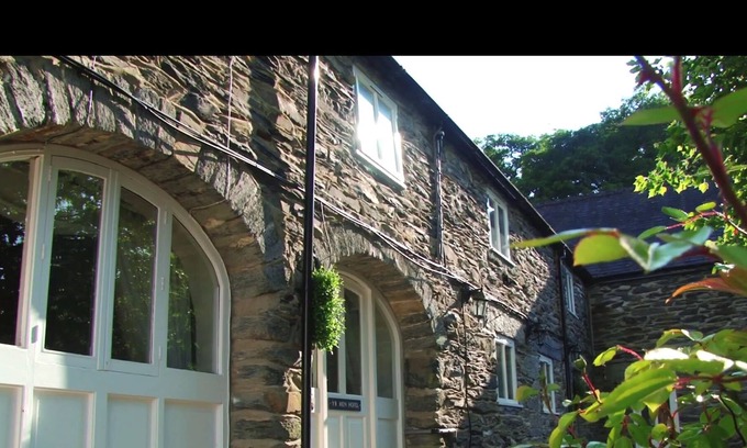 Pennant Melangell Cottage | YR HEN HOFEL - sleeps 2 guests in 1 bedroom, Nr, Bala, Snownoia