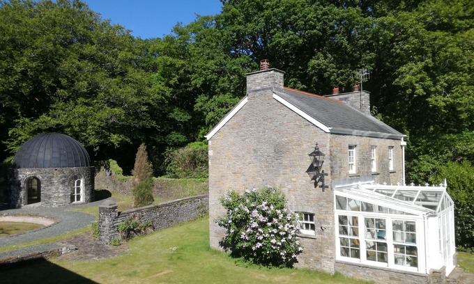 Margam Cottage | Yr Hen Ysgol - historic cottage in grounds of manor house