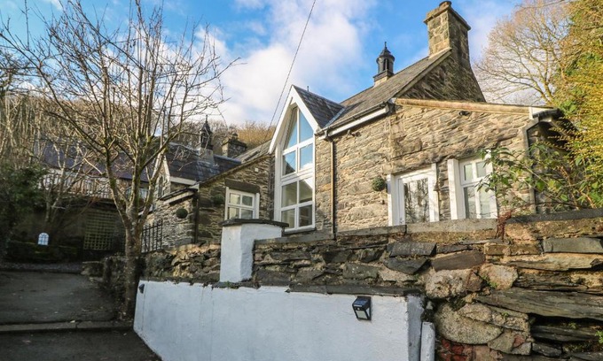 Prenteg House | Yr Hen Ysgol, The Old School