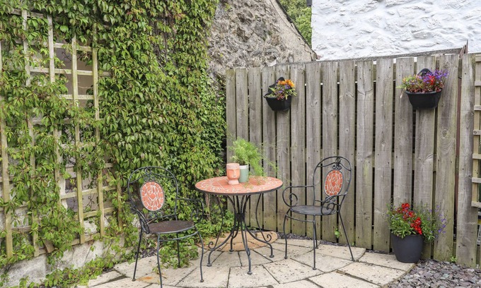 Llanddaniel Fab Cottage | YSGUBOR BACH, pet friendly, with a garden in Llanddaniel Near Gaerwen