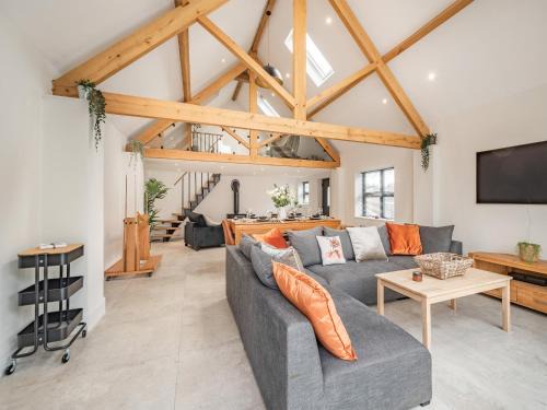 Marchwiel House | Ysgubor Caemai