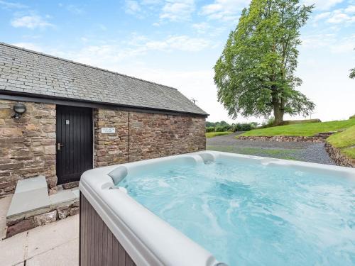 Llangadog House | Ysgubor Fawr-Oxk