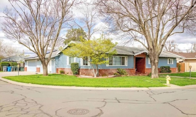 Yuba City House | Yuba City 3 bedrooms 4 beds 2 ba Spacious Game Room Games Playground Trampoline