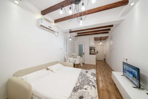 Huaihai Road Commercial Area Apartment | YueYang