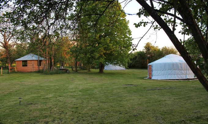 Villeneuve-sur-Yonne Cottage | Yurt yurt couple or family (price base 1 yurt 2 people)