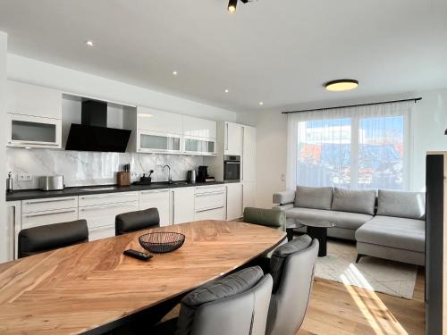 Furstenfeldbruck District Apartment | YUVA HOMES Germering - 100m2 - nahe München - 2 Bäder - Garten&Terrasse - S-Bahn