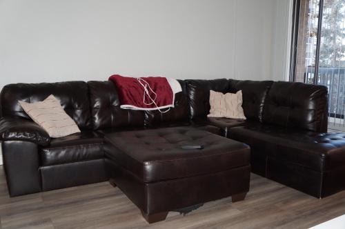 Connaught Apartment | YYC : 2-Bedroom City Apartment