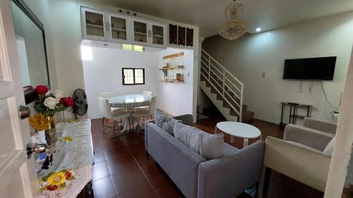 Malolos City Apartment | YYY's Townhouse