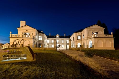 Slavicin Hotel | Zámek Wichterle - Hotel a pivní lázně