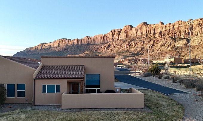 Moab South Valley House | Z4 I Unobstructed Moab Rim Views! I Pool I Pet Friendly I Private Hot Tub
