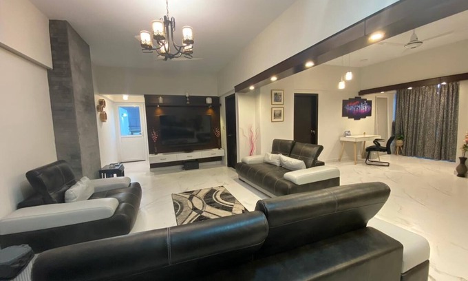 Karachi House | Zaha Home: Stylish & Luxury 2br Family place