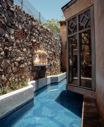 Antigua Guatemala Bed & Breakfast | Zahar Boutique Stay Volcano Views and Pool