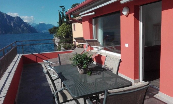 Malcesine Apartment | Zamarì Apartments directly by the lake