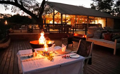 Komanyana Cabin | Zambezi Dusk