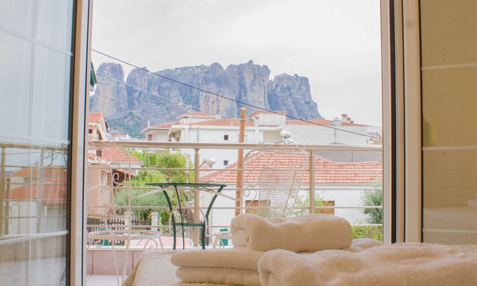 Kalambaka House | Zara's Home Meteora - The House of the rising sun!