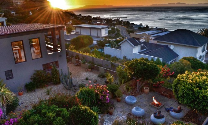 Mountainside Apartment | Zaria Sun