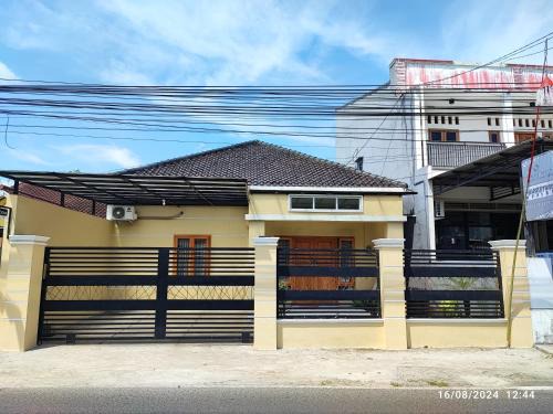 Purwokerto House | Zavira House Purwokerto
