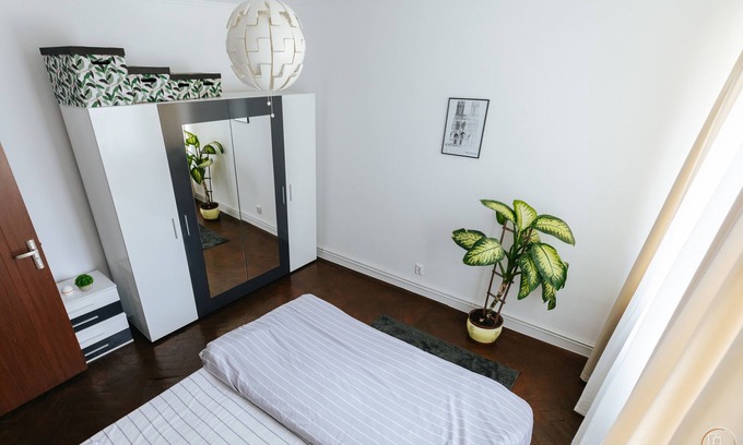 Tirgu Jiu Apartment | Zaza Apartment: Urban Retreat near Brâncuși's Axis!