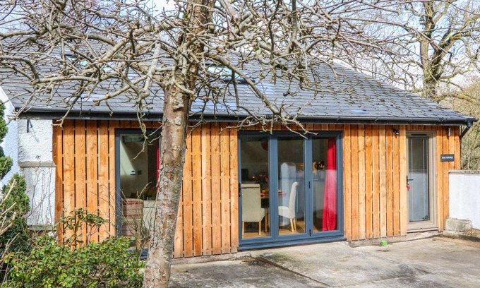 Copplestone Cottage | ZEAL COTTAGE, family friendly, with a garden in Crediton
