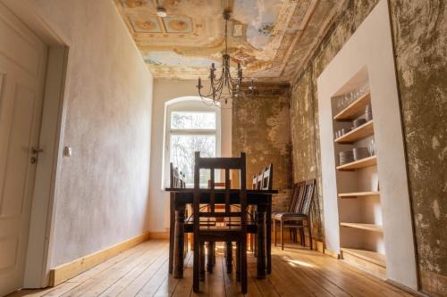 Mugeln Apartment | Zeitreise: Wohnen im Herrenhaus genau zw. L u. DD