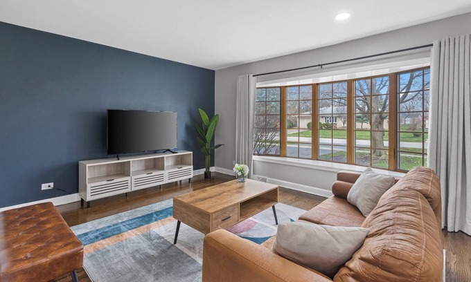 Roselle House | Zen - 5 BRs, Fenced Yard, Huge Bsmt