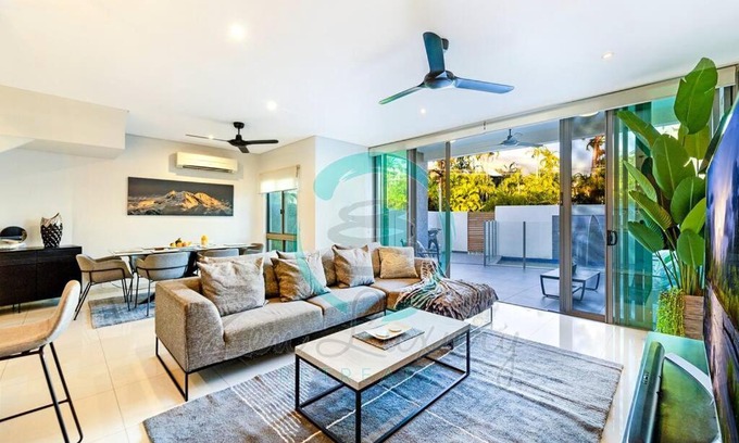 Fannie Bay Apartment | ZEN ARCTIC Luxury 2-Story T/House + Pool & Markets
