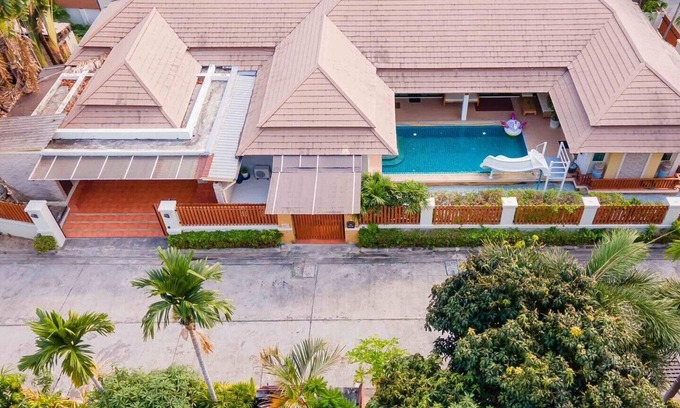 Central Pattaya Villa | Zen by Nacha ,near pattaya beach 5 min ,Airport pick-up service,cozy villa