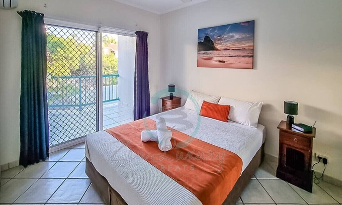 Cullen Bay Apartment | Zen City Balcony ~ Outdoor Dining ~ Mindal Markets