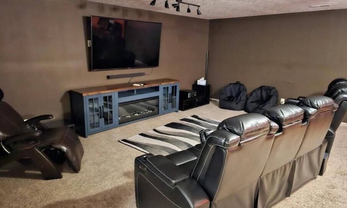 Jefferson House | Zen Den: Movie room, Bar, Games and EV Charger