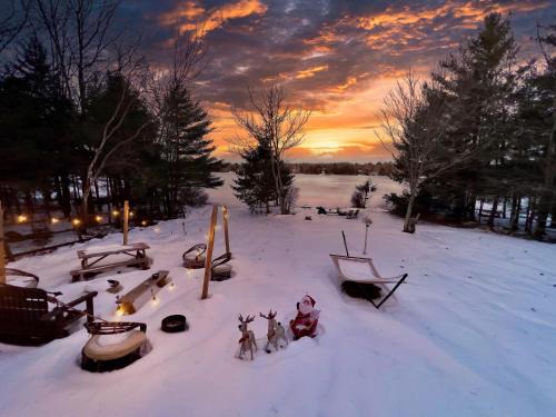 Pocono Summit House | Zen Den - Pocono LakeFront with Hot Tub !
