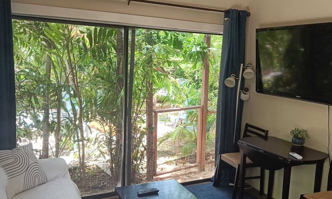 Savannah Cottage | Zen Eden 1-bedroom in Savannah with WiFi, AC, close to beach and shopping