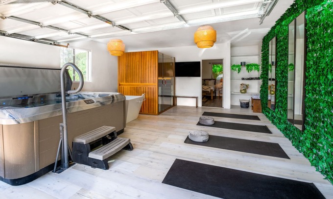 Oak Creek House | Zen-Hot Tub,Cold Plunge,Infrared Sauna,Red Light Therapy,Yoga