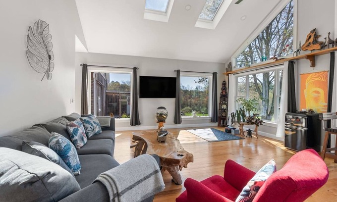 Uxbridge Apartment | Zen Inspired Private Suite with 2-mile Trail Loop