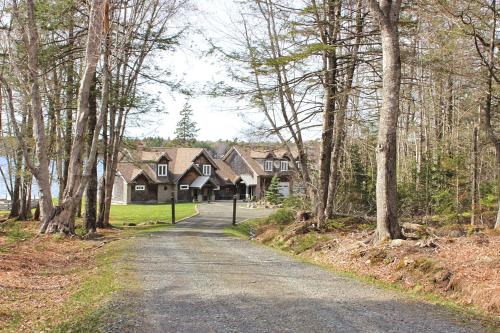 Digby County Apartment | Zen Lakeside Getaway Nova Scotia - Dockside Den