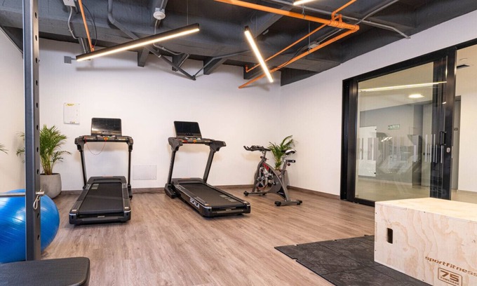 San Diego Apartment | Zen Meets Hustle – 1BR Apt w/Jacuzzi & Cowork