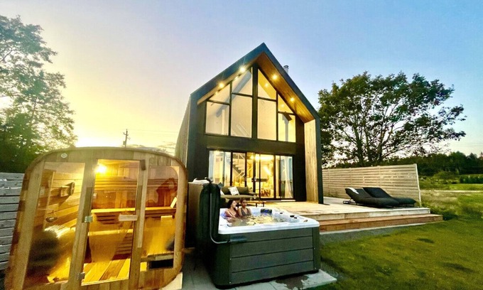 LaHave House | Zen Oceanfront Chalet- Hot Tub & Sauna - Private
