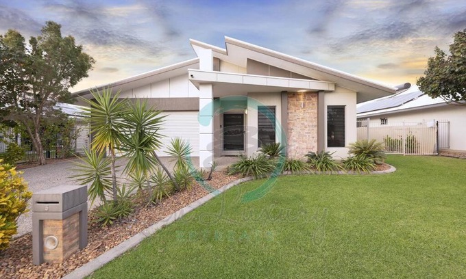 Muirhead Apartment | Zenhouse: 4BR Stylish Work/Family Home in Muirhead