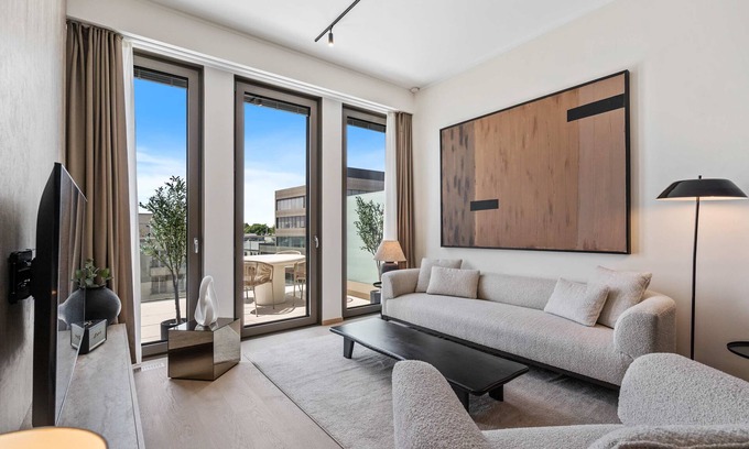 Ville Haute Apartment | Zenit Royal - Penthouse City Skyline & Concierge