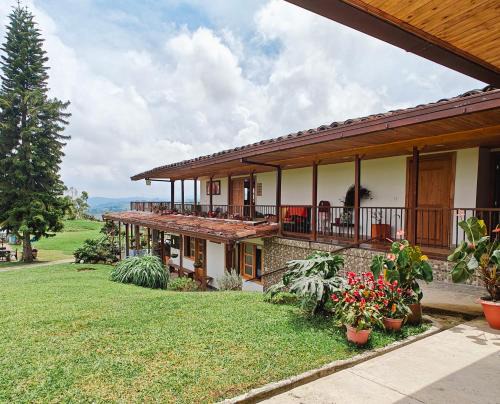 Alegrias House | Zenith Bed & Breakfast