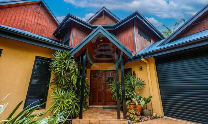 Durack RV Rental | ZenLux (Durack) Picturesque & Tranquil ~ Pool ~ BBQ ~ Golf Course!