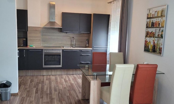 Graz-Straßgang Apartment | Zentral gelegene, sehr ruhige und helle Wohnung