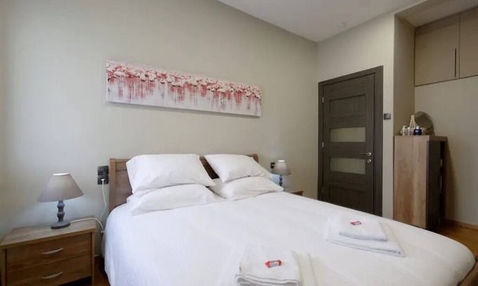 Ampelokipoi Apartment | “ZEUS”, STYLISH LUXURY BUSINESS SUITE in the heart of Athens.