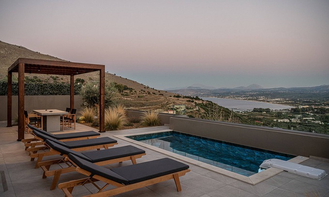 Exopoli Villa | ZeusCave Chania