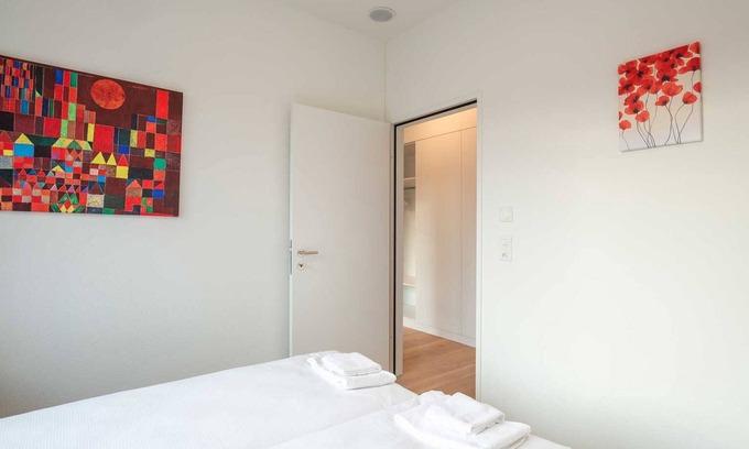 Center Apartment | ZH Red 4 - Letzigrund HITrental Apartment