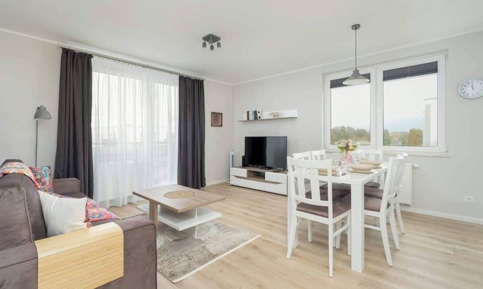 Grunwald Apartment | Ziębicka 14D | Apartment for 6 | Balcony | Parking