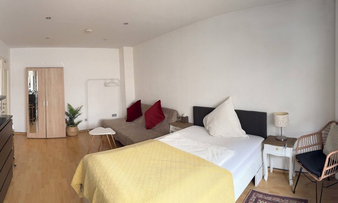 City-Ost Bed & Breakfast | Zimmer mit Balkon-stadtmitte-nahe Hauptbahnhof